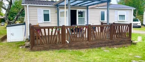 Mobile Home Ăconomique, plusieurs lits, non-fumeur, en bord de lac | Terrasse/Patio