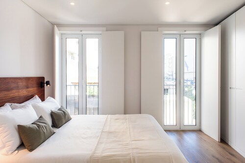 The Haus - Santa Barbara I