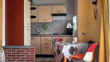 Fridge, stovetop, electric kettle, cookware/dishes/utensils