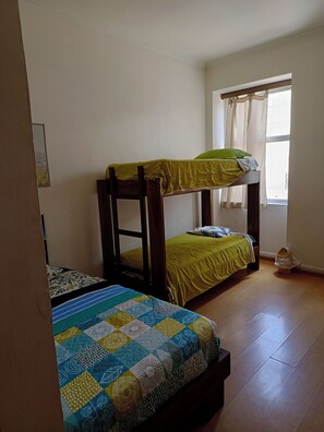 Grand Room, Multiple Beds | Free WiFi, bed sheets - Hostal Urban Inn la Mariscal (Quito)