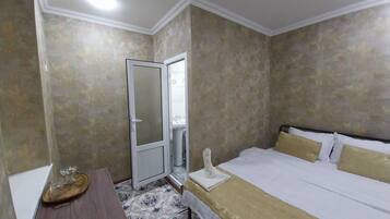 Escritorio, wifi gratis y acceso para silla de ruedas