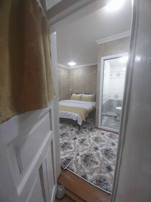 Habitació doble Comfort, 1 llit de matrimoni, no fumadors | 1 dormitori, escriptori i wifi gratuïta