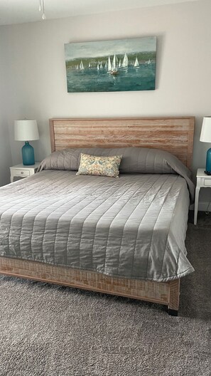 3 bedrooms, free WiFi, bed sheets - Condo in Wildwood Crest with ocean and pool view! Only one block from the beach. (Wildwood)