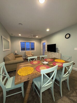 Dining - Condo in Wildwood Crest with ocean and pool view! Only one block from the beach. (Wildwood)