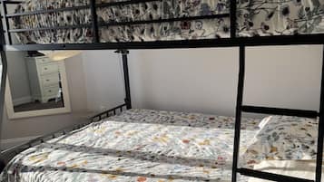 3 bedrooms, free WiFi, bed sheets