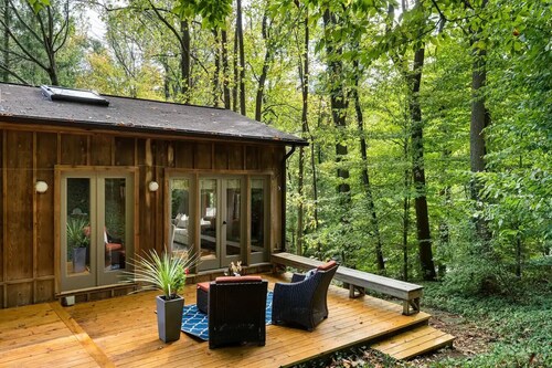 Cozy Cabin-Style Guesthouse Near DC, Alexandria
