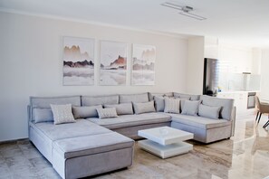 Executive Suite | Living area