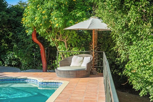 Villa Privada, primer piso, gran piscina, terraza con vistas al jardín!