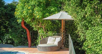 Villa Privada, primer piso, gran piscina, terraza con vistas al jardín!