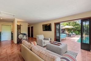 Smart TV, books - Private Villa on the first floor, large private pool, terrace with garden views! (Willemstad)