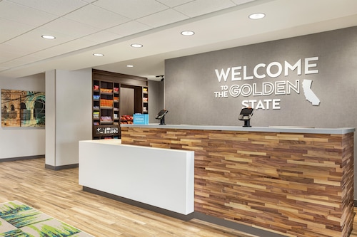 Hampton Inn & Suites Oroville