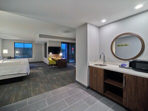 Studio, 1 King Bed, Refrigerator & Microwave (Wet bar) - Hampton Inn by Hilton Omaha UN Medical Center Area (Omaha)