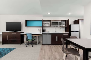 Suite, 1 Bedroom | Private kitchen