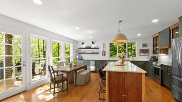 雪櫃、微波爐、焗爐、爐具