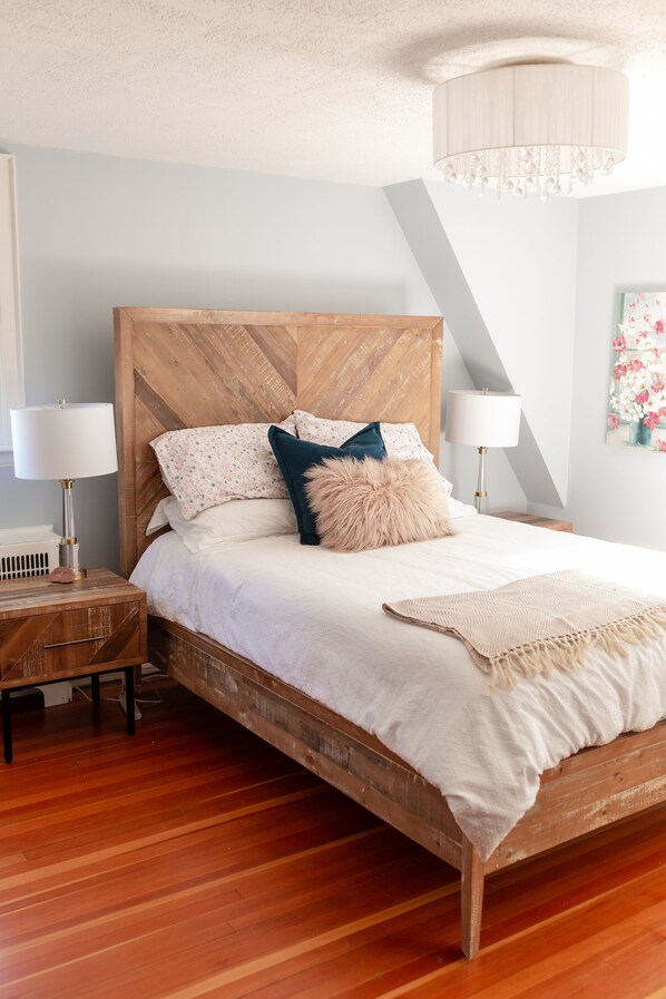 5 bedrooms, iron/ironing board, travel cot, WiFi