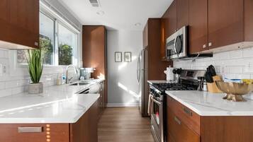 Micro-ondes, four, plaque de cuisson, lave-vaisselle