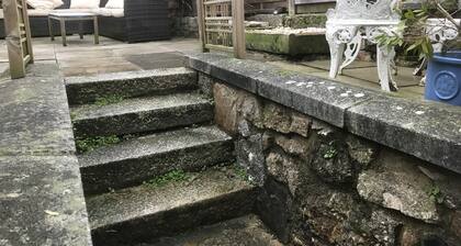 Grade II listed cottage in the heart of Bovey Tracey with parking & garden