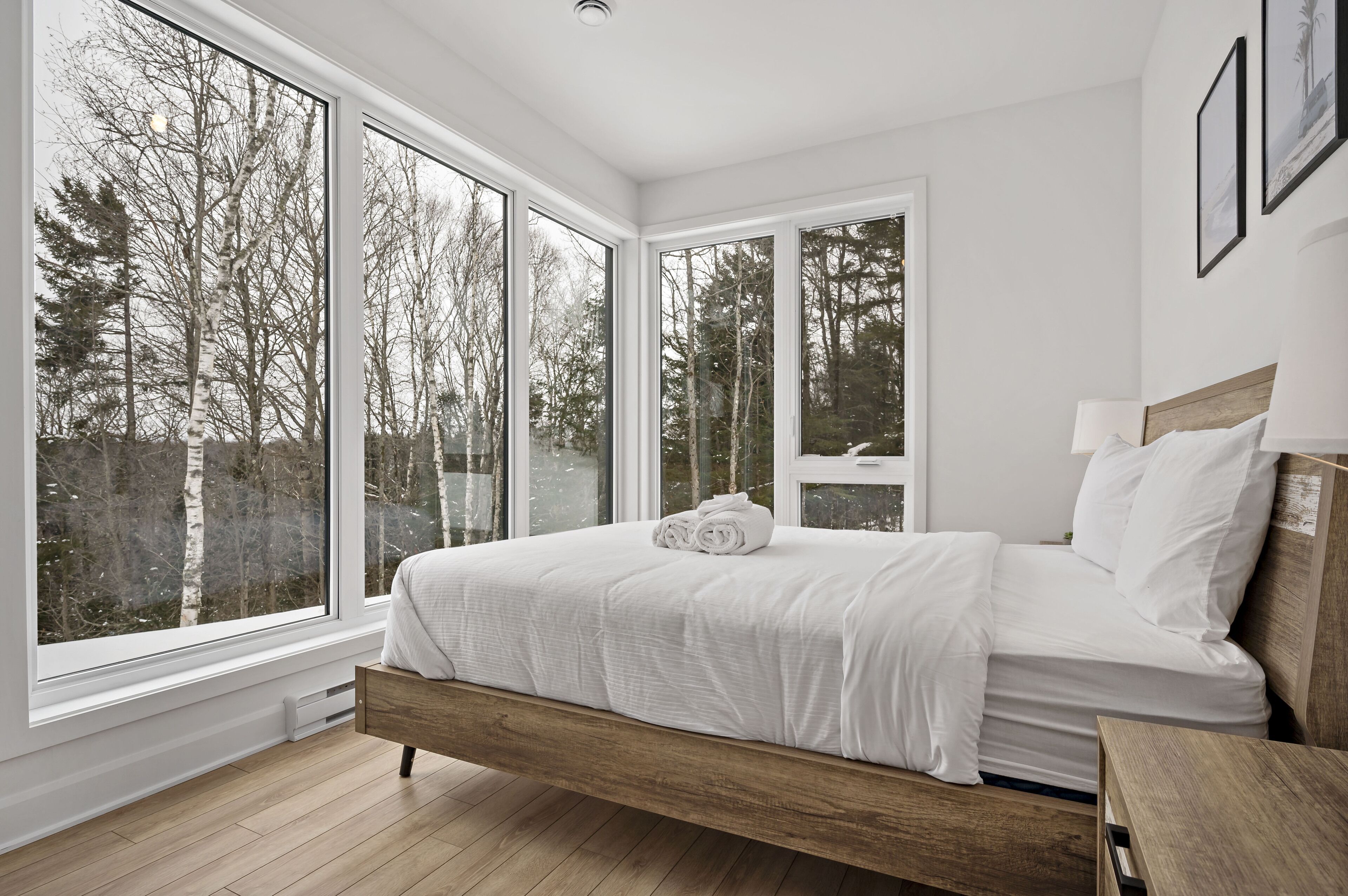 Chalet luxueux | 5 chambres, bureau, accès au Wi-Fi (inclus), literie fournie