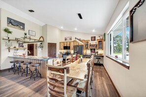 Dining - JoJo's Cabin Deadwood 1 Level 4 Bedroom all king beds (Deadwood)