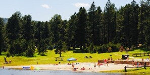Beach nearby, sun loungers, beach towels