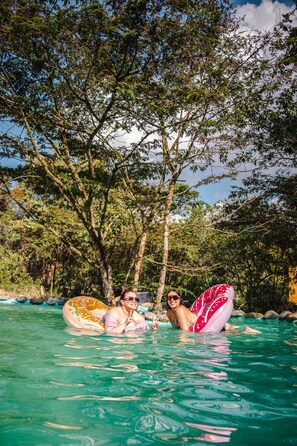 Pool - Cabaña El Edén; Un Paraíso Irresistible (Barbosa)