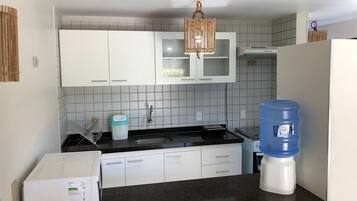 Refrigerador, microondas, horno, tostadora