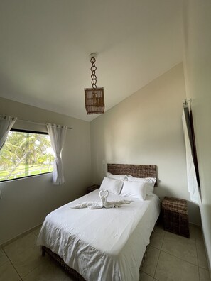 2 habitaciones, tabla de planchar con plancha, internet y ropa de cama