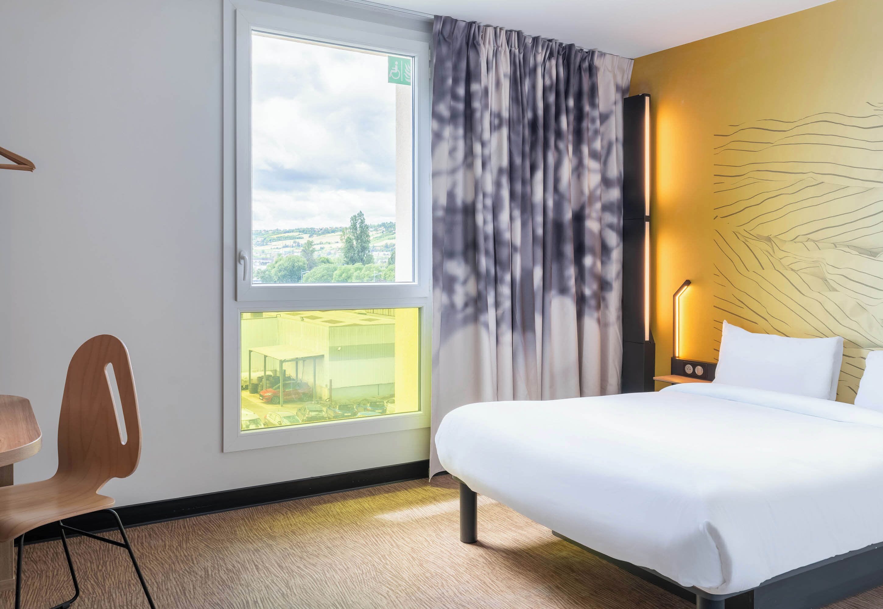 Bureau, Wi-Fi gratuit, draps fournis