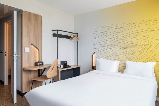 Desk, free WiFi, bed sheets