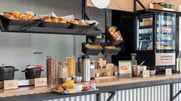Bữa sáng buffet hàng ngày với phụ phí nhỏ