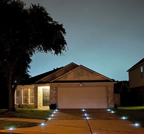 Exterior - 3BR/2B Home Away From Home · 2.5mi to IAH (Humble)