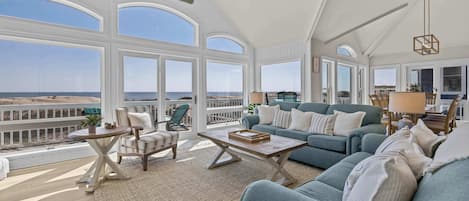 Televisión y chimenea