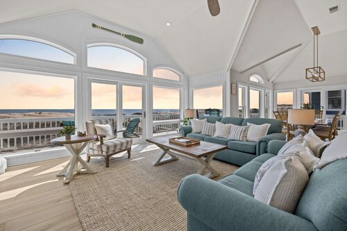 Blue Moon Beach House - Oceanfront, Pool, Spa, Theater, Elevator! Dogs Welcome!