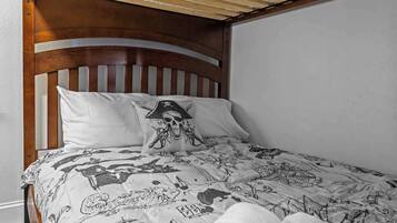 7 slaapkamers, een strijkplank/strijkijzer, reisbedje, wifi