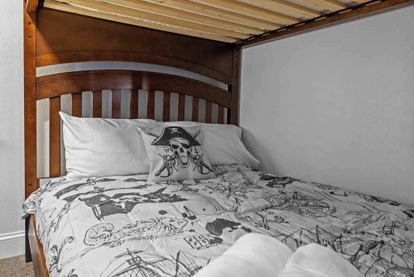 7 slaapkamers, een strijkplank/strijkijzer, reisbedje, wifi