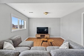 Smart TV - Stylish Quiet Adobe - Elbert (Thornton)