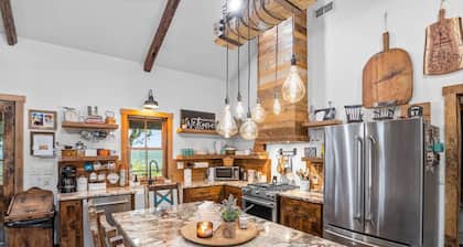 The Outpost Vacation Cabin Fredericksburg TX Pet Friendly Hot Tub Near Enchanted Rock