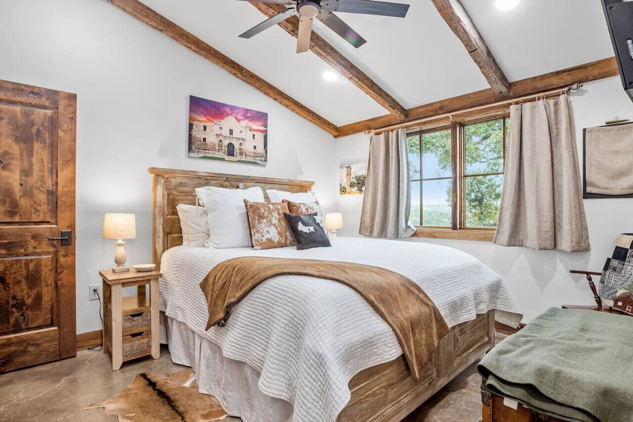 2 Schlafzimmer, Schreibtisch, Bügeleisen/Bügelbrett, Reisekinderbett