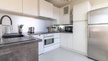 Refrigerador, microondas, horno, lavavajillas