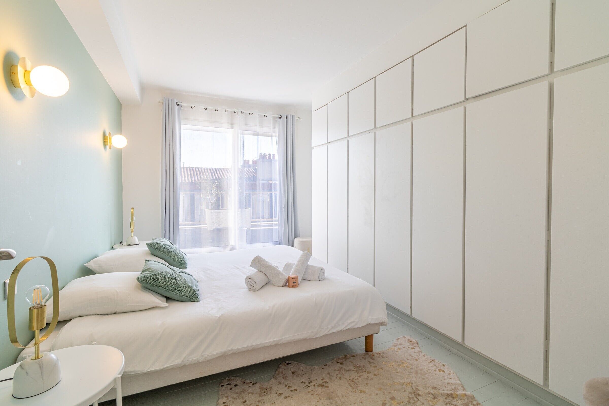 3 chambres, fer et planche à repasser, Wi-Fi, draps fournis