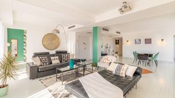 Televisión, oficina