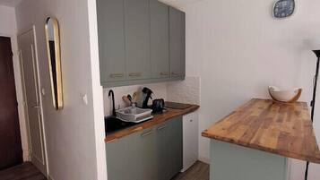 Fridge, microwave, coffee/tea maker