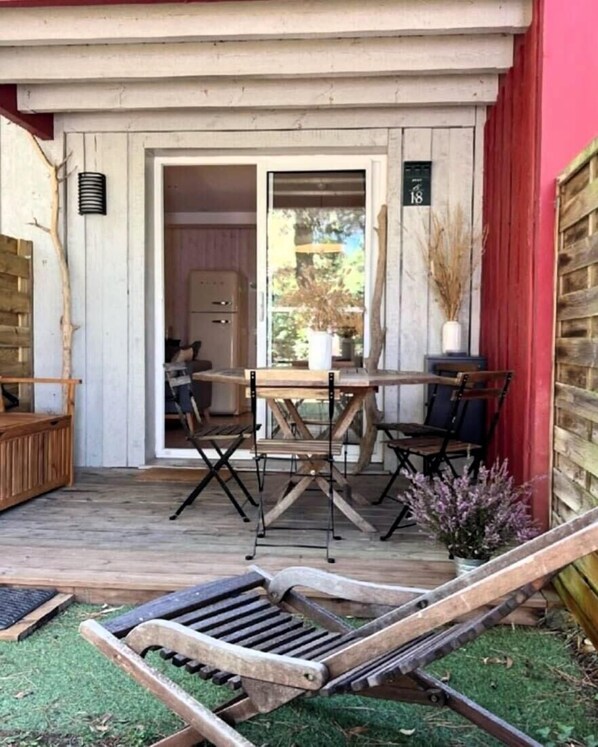 Outdoor dining - Beautiful 3 rooms with terrace near the ocean (Moliets-et-Maa)