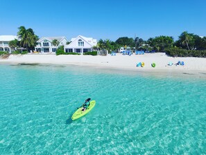 Beach - 7 Mile Beach Condo with Pool View and Rooftop (West Bay)