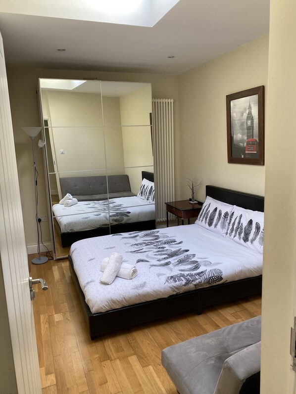 Apartment | 3 bedrooms, iron/ironing board, free WiFi, bed sheets - Spacious 3-bed Apartment in Central London (London)