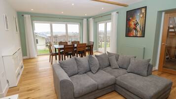 Cottage | Living area