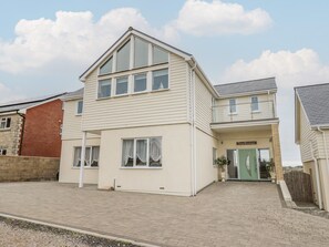 Exterior - Sea Breeze (Totland Bay)