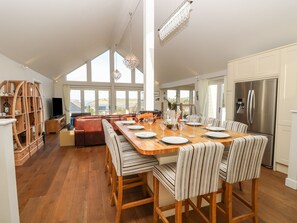 Dining - Sea Breeze (Totland Bay)