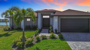 Exterior - Honeymoon Lake🏝️Heated Pool! (Cape Coral)