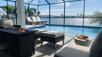 Piscina all'aperto, una piscina riscaldata